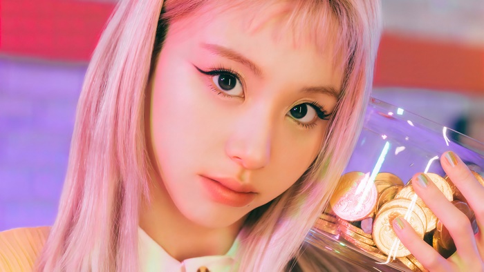 Chaeyoung from Twice holding coins