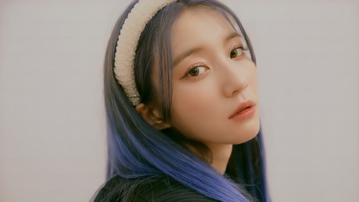 Binnie from Oh My Girl with blue hair