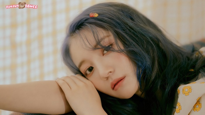 Binnie from Oh My Girl in Dun Dun Dance 4K