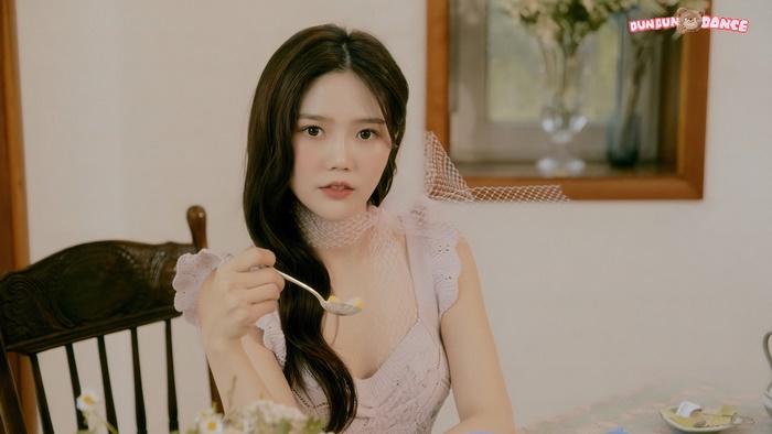 Hyojung from Oh My Girl in 4K