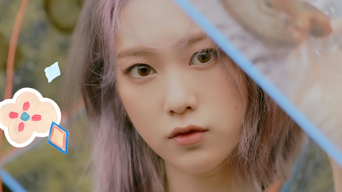 Jiho from Oh My Girl in Dun Dun Dance 4K