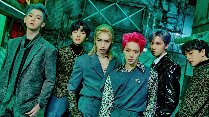ONEUS group members in 4K