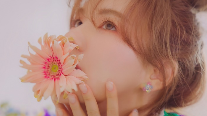 Wendy from Like Water Floral Portrait 4K