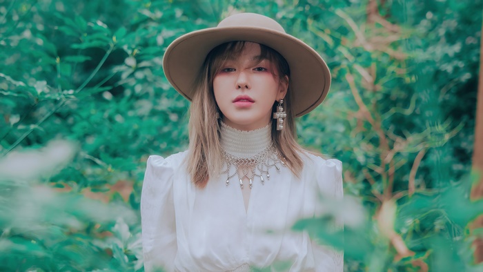 Wendy in White Dress and Hat 4K