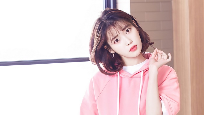 IU (Lee Ji-eun) in pink hoodie 4K