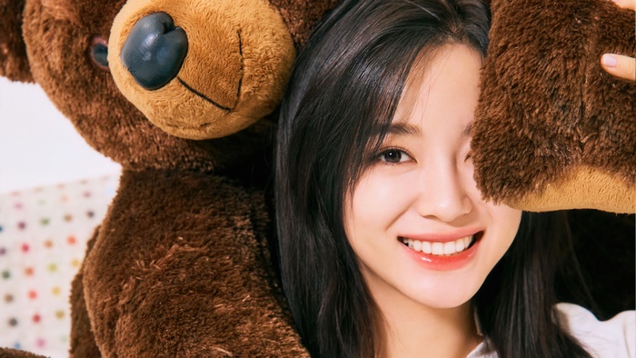 Kim Sejeong Smiling with Large Teddy Bear 4K
