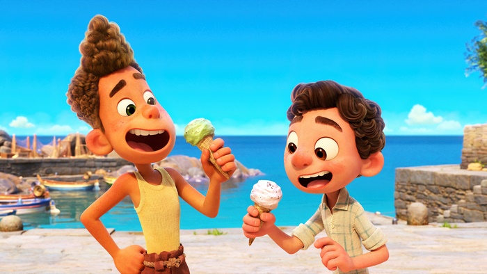 Luca and Alberto eating ice cream by the sea 4K