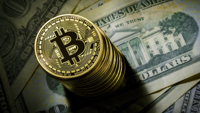 Bitcoin and US Dollars 4K
