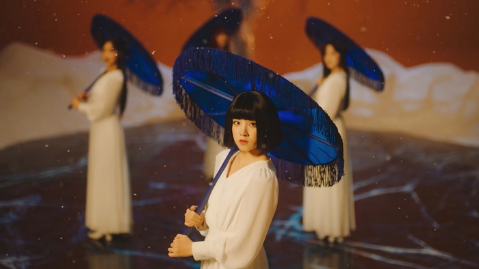 Gidle Yuqi with Blue Umbrellas 4K