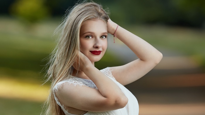 Blonde woman with red lipstick and white dress