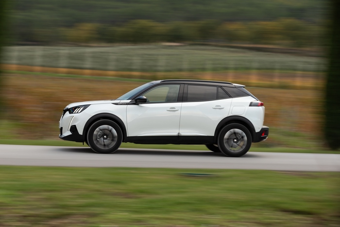 White Peugeot 2008 GT Line SUV