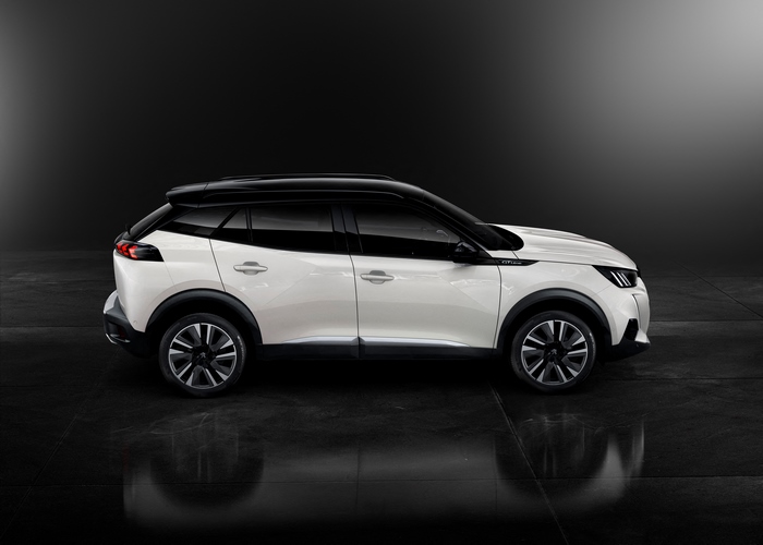 White Peugeot 2008 GT Line SUV
