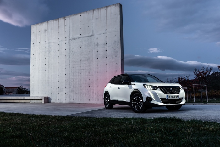 White Peugeot 2008 GT Line SUV