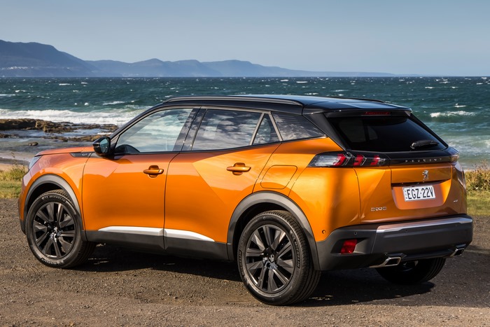 Orange Peugeot 2008 GT SUV
