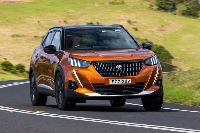Orange Peugeot 2008 GT SUV