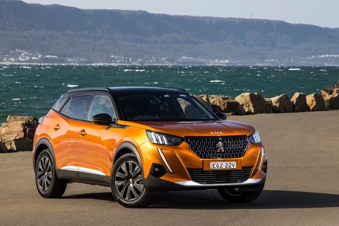 Orange Peugeot 2008 GT SUV