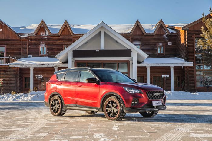 Red Jetour X70 Coupe SUV in Winter