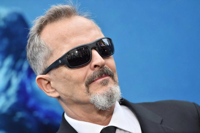 Miguel Bosé wearing sunglasses