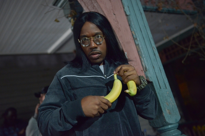Katt Williams holding bananas