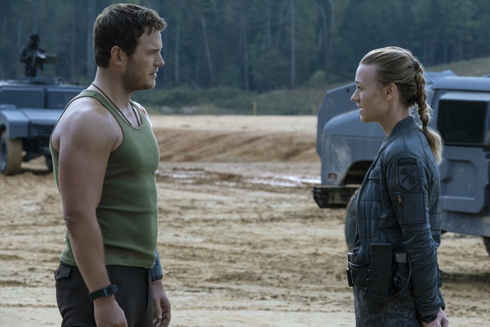 Chris Pratt and Yvonne Strahovski in The Tomorrow War