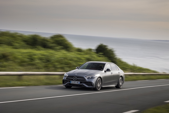 Grey Mercedes-Benz C 220 d AMG Line