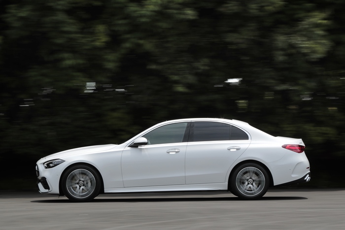 White Mercedes-Benz C 200 AMG Line JP-spec