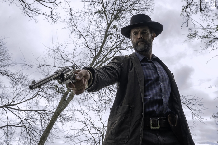 Fear The Walking Dead man with gun