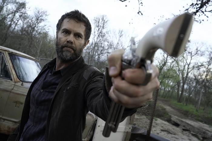 Fear The Walking Dead: Man aims a pistol