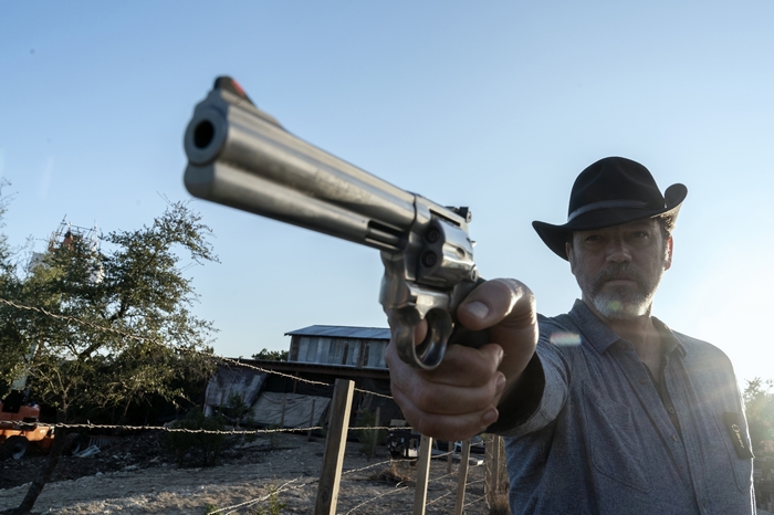Fear The Walking Dead man with gun