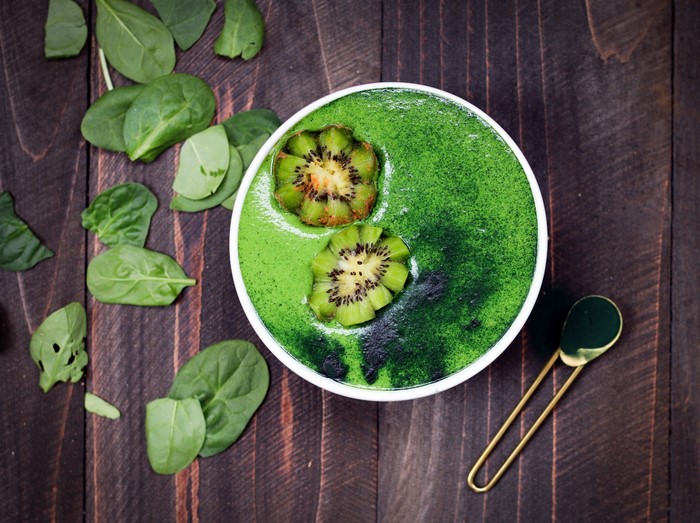 Green smoothie bowl with kiwi and spinach