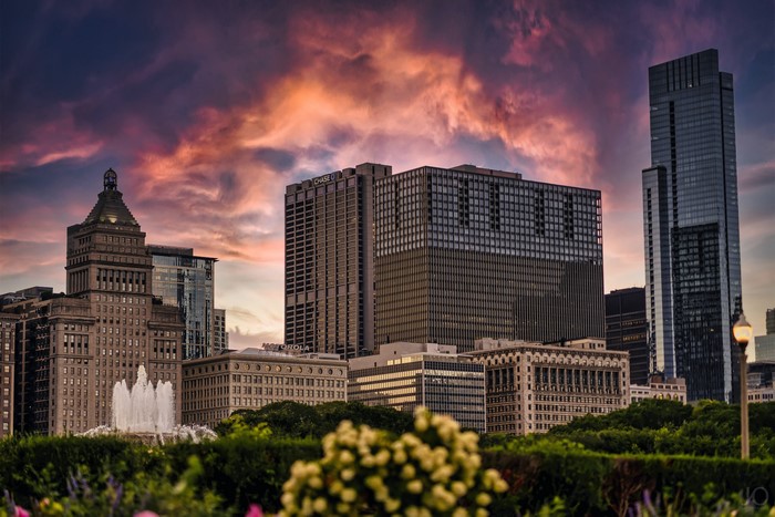 Chicago cityscape at sunset with fountain