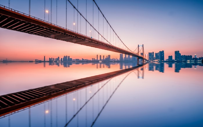 4K Dusk Yangtze River Bridge Cityscape Reflection