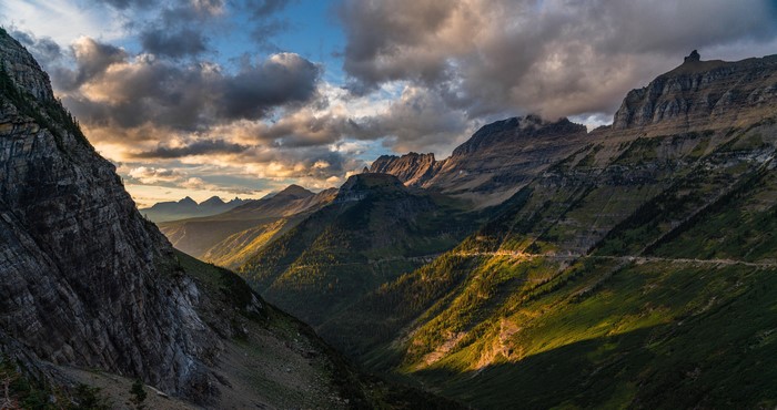 4K landscape of mountains in Montana with clouds