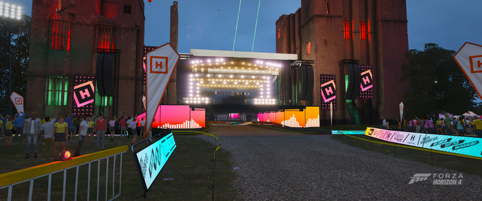 Forza Horizon 4 festival stage with crowd