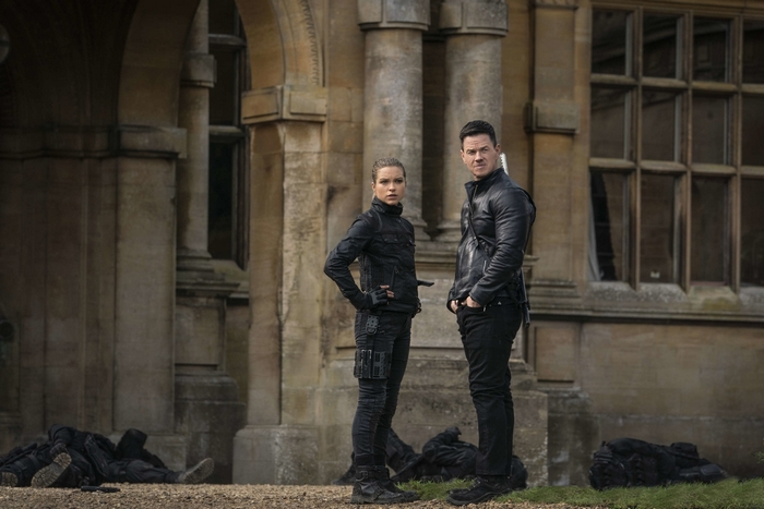 Mark Wahlberg and Sophie Cookson in Infinite
