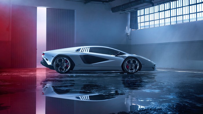 4K, Lamborghini, supercars, reflection, Italian Supercars, vehicle, Lamborghini Countach, car, white cars, warehouse, low light