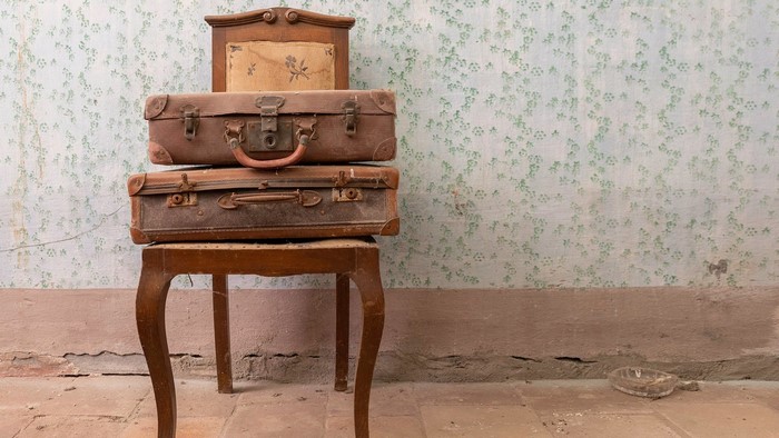 old, suitcase, chair, wall