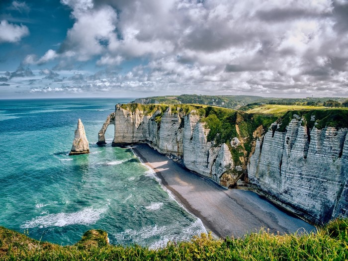 outdoors, cliff, Étretat, beach, nature, clouds, landscape, sea, rock