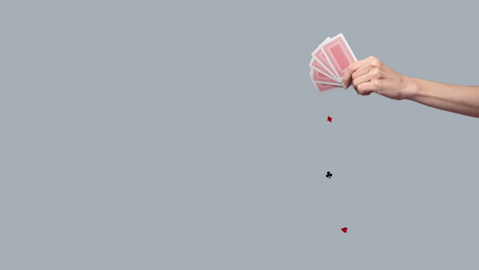 4K, minimalism, simple background, hands, playing cards