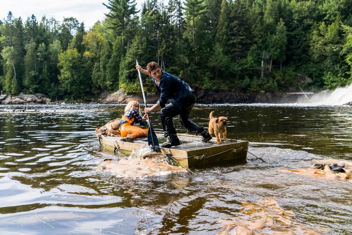 Daisy Ridley and Todd Hewitt on a raft