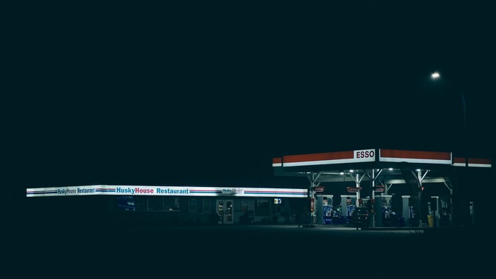 4K, Esso, low light, Husky Restaurant, Gas station, photography, night