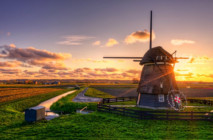 4K, field, outdoors, HDR, Sun, photography, landscape, warm, sky, clouds, fence, nature, windmill, warm light, sunset, water
