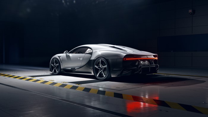 4K, Bugatti, vehicle, supercars, white cars, spotlights, car, Bugatti Chiron
