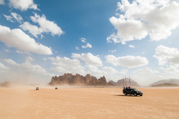 4K, rock formation, SUV, clouds, Wadi Rum