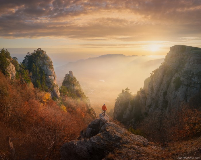 horizon, clouds, sunlight, landscape, Daniel Kordan, plants, sky, cliff, mountains, nature