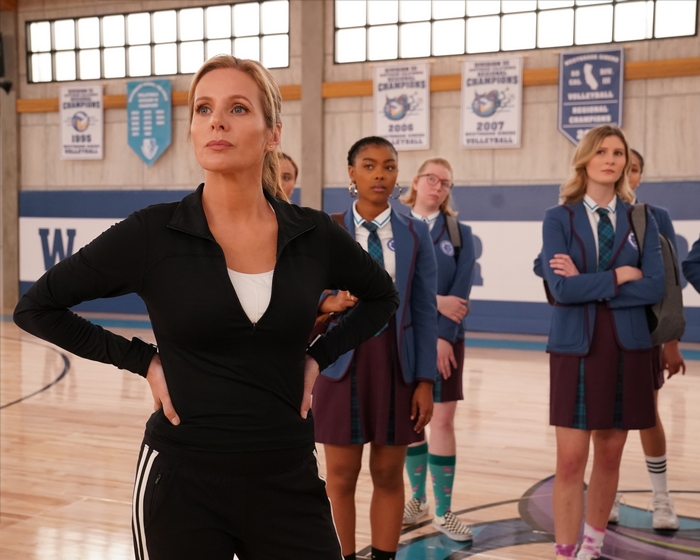 Jessalyn Gilsig as Holly Barrett in Big Shot