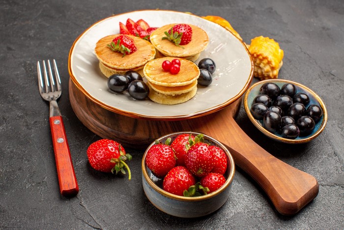 berries, pancakes, red currant, fruit, cutting board, strawberries, sweets, food, fork