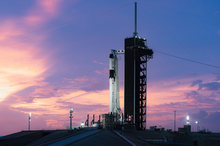 4K, NASA, SpaceX, Cape Canaveral, clouds, sky, spaceship, rocket launchers, Dragon Capsule, Falcon 9