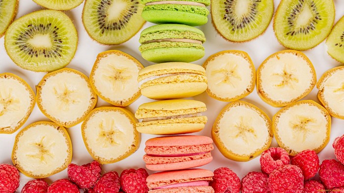 sweets, fruit, kiwi (fruit), berries, bananas, Macarons, food, raspberries