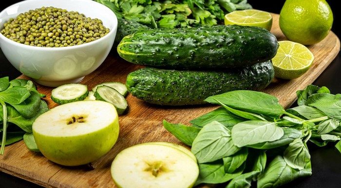 basil, peas, spinach, vegetables, lime, apples, food, cutting board, parsley, cucumbers, salad
